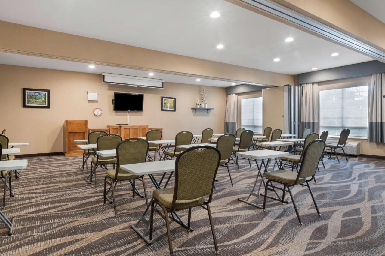 Best Western Plus Saint John Hotel & Suites Екстериор снимка