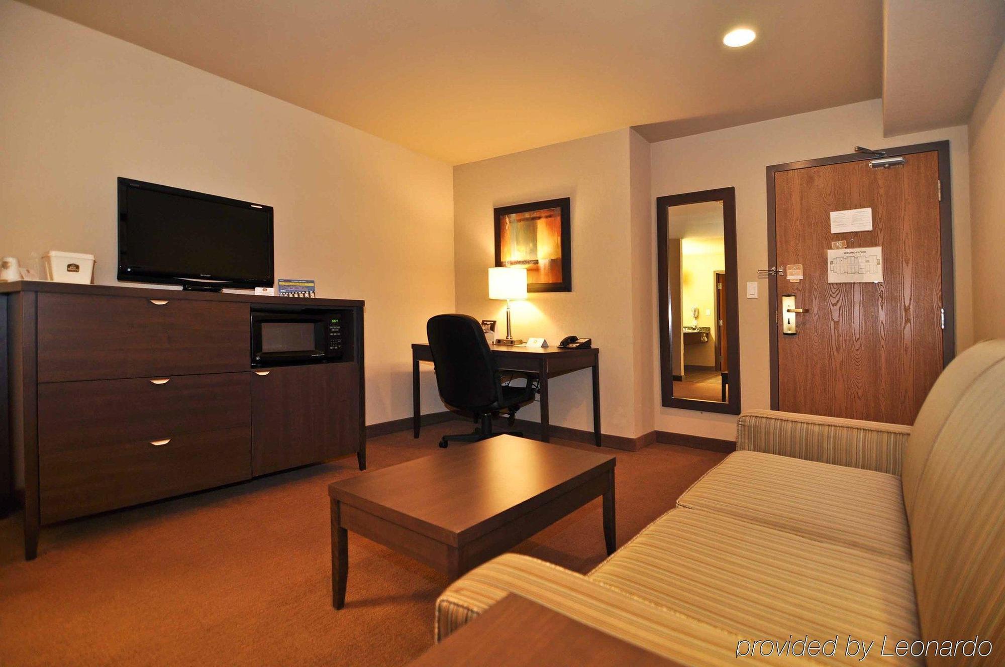 Best Western Plus Saint John Hotel & Suites Стая снимка
